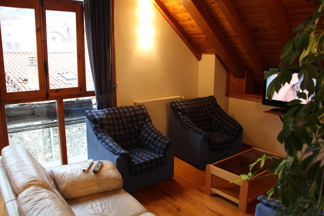 Hostal Ezkaurre อีซาบา ภายนอก รูปภาพ