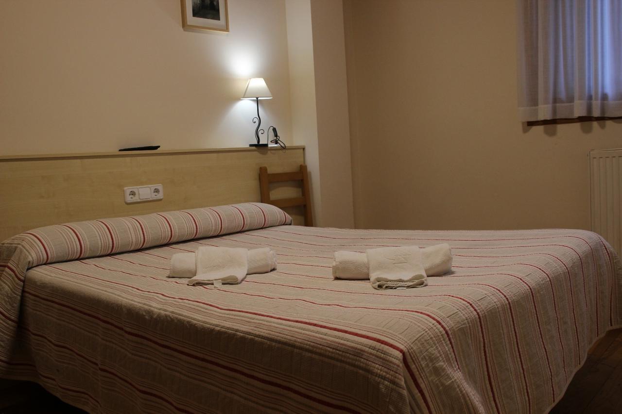 Hostal Ezkaurre อีซาบา ภายนอก รูปภาพ