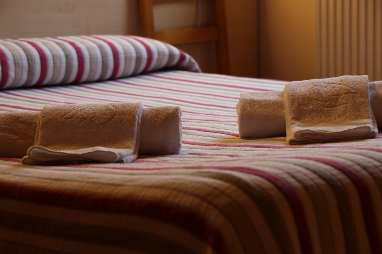 Hostal Ezkaurre อีซาบา ภายนอก รูปภาพ
