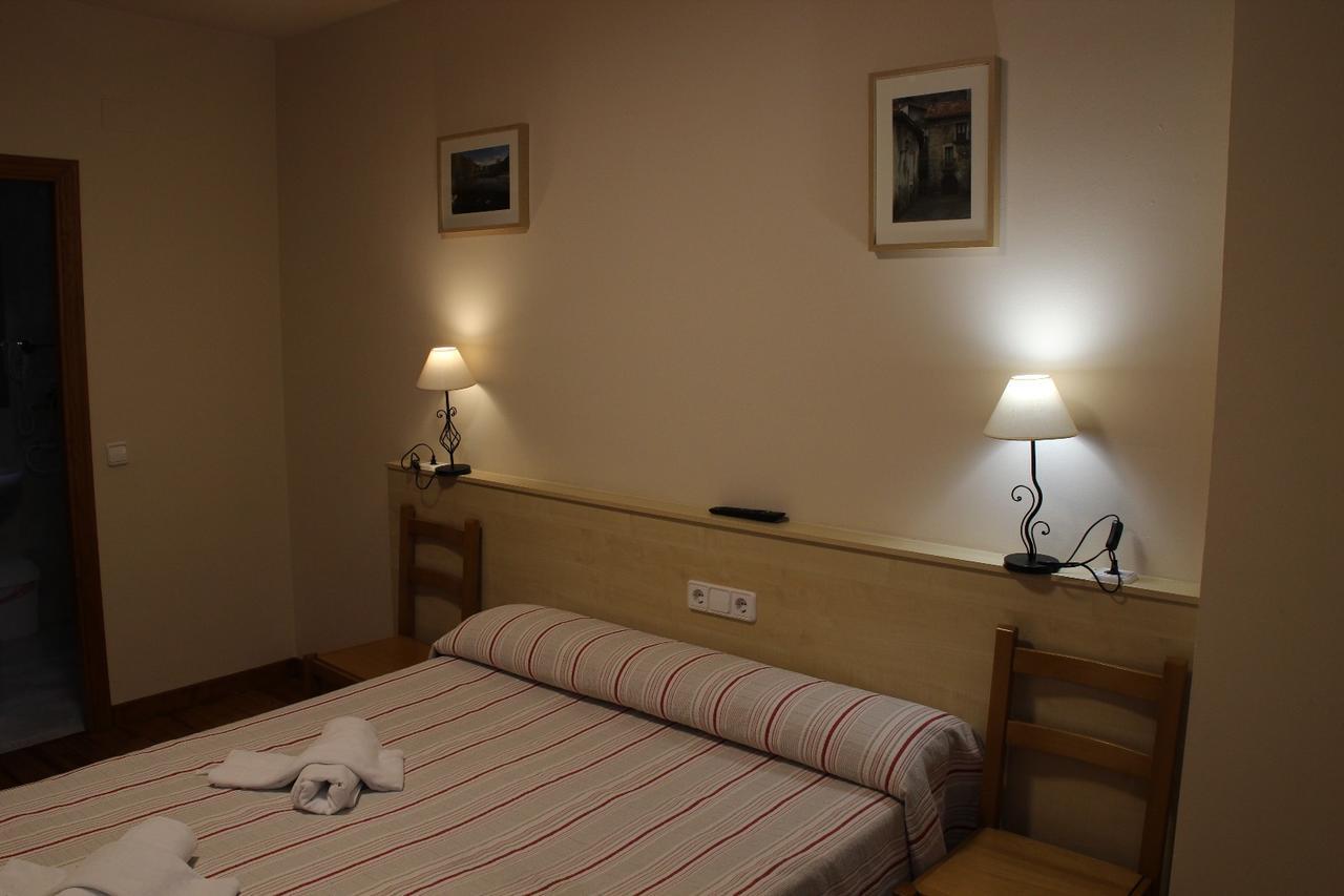 Hostal Ezkaurre อีซาบา ภายนอก รูปภาพ